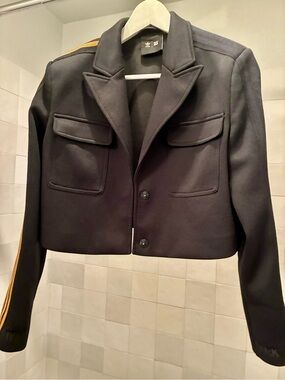 Limited-edition S black and gold Adidas x IVY PARK cropped suit jacket.